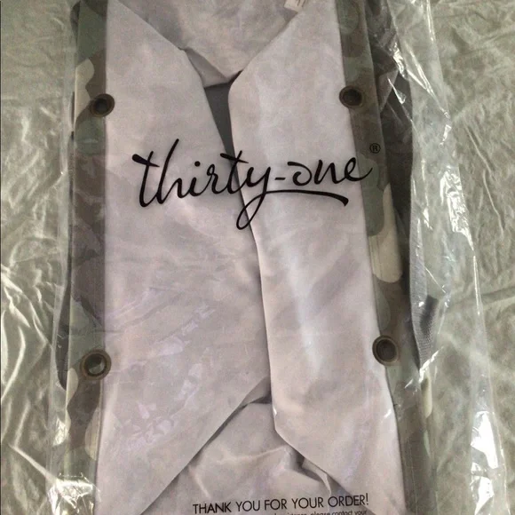 Thirty One Large Utility Tote! Soft Camo! New in Bag! - Picture 3 of 5